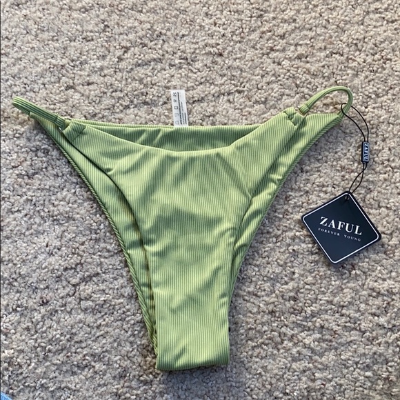 Bathing suit - Picture 3 of 4